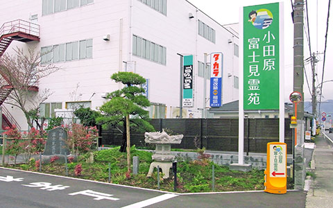 霊園入り口の写真