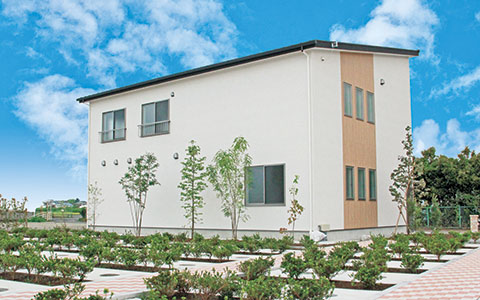 霊園管理棟の写真