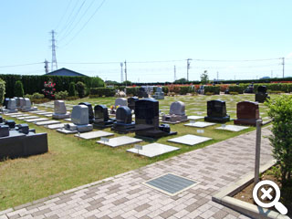 芝生墓所の墓域の写真