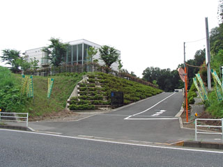 16号沿いの霊園入口