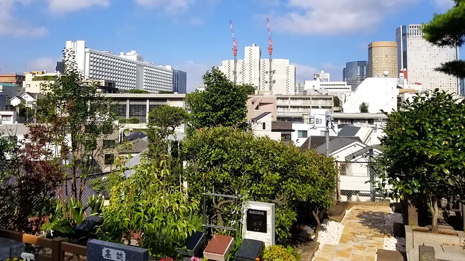 見晴らしの良い高台にあるお寺です
