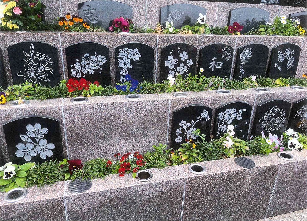 骨花壇 みたか花壇 いのりの丘／管理費不要の花壇葬 ﾒﾓﾘｱﾙｶﾞｰﾃﾞﾝ三鷹 | お墓